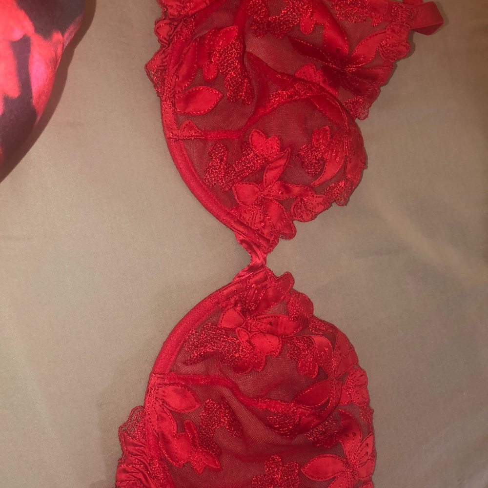 Victoria’s Secret!!! Beautiful Red Bra! Not padded